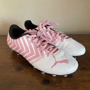 Size 2.5 / Girls' Puma Cleats